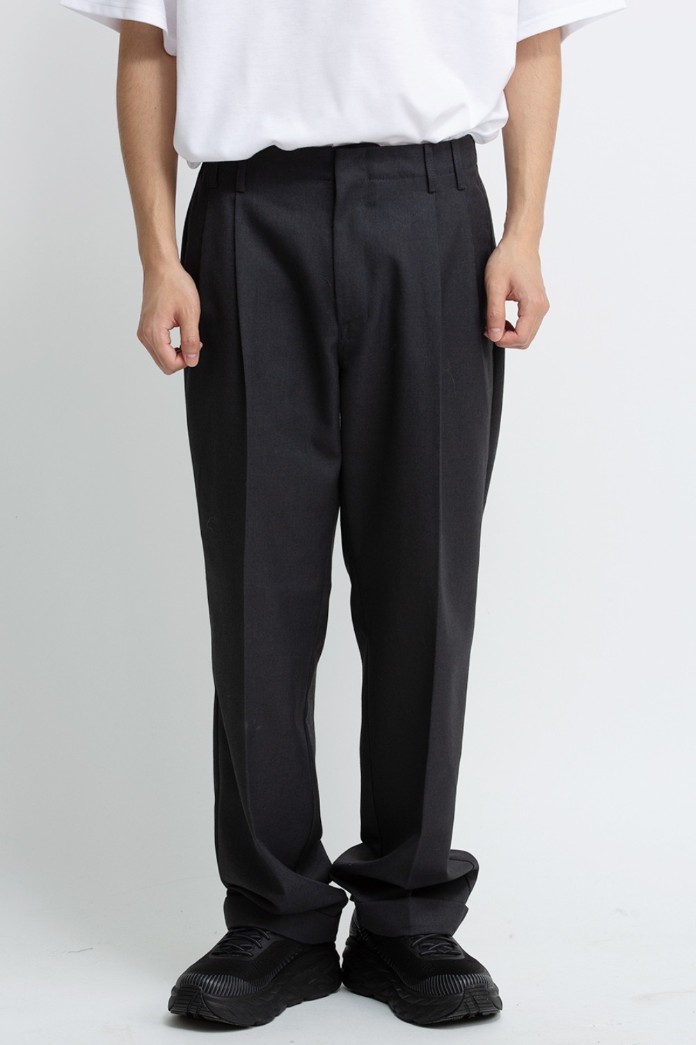 TWO TUCK WIDE PANTS CHARCOAL