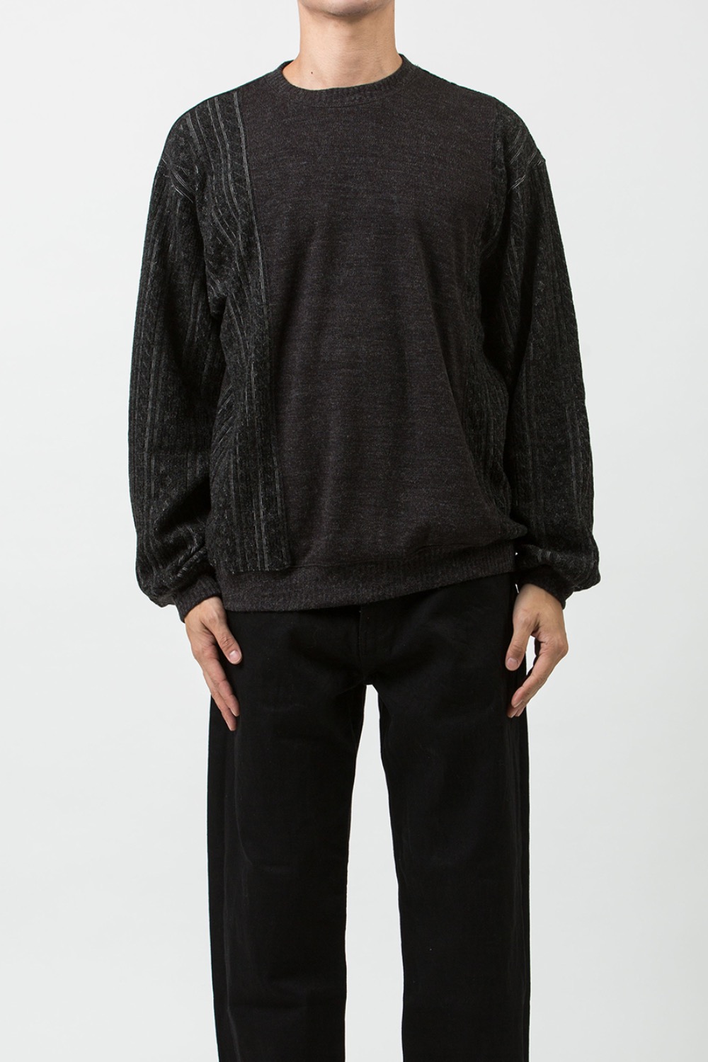 (23FW) FINE WOOL ROUND NECK KNIT-CHARCOAL